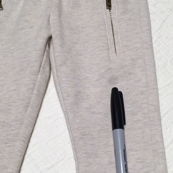 2T (6/$20) OshKosh Skinny Joggers - Picture 4 of 8